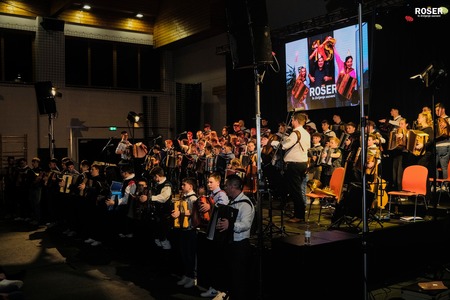 Veliki koncert Glasbene šole Rošer navdušil polno dvorano v Kotljah (11)